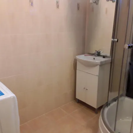 Tunnel Family Apartmanhaz *