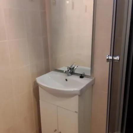 Tunnel Family Apartmanház Aparthotel